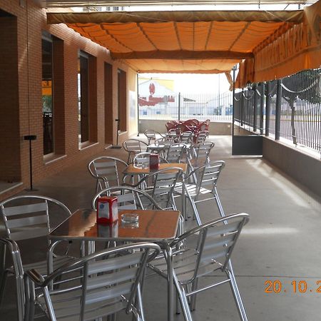 Hostal Restaurante Hermanos Zamora Palma del Río Exterior foto