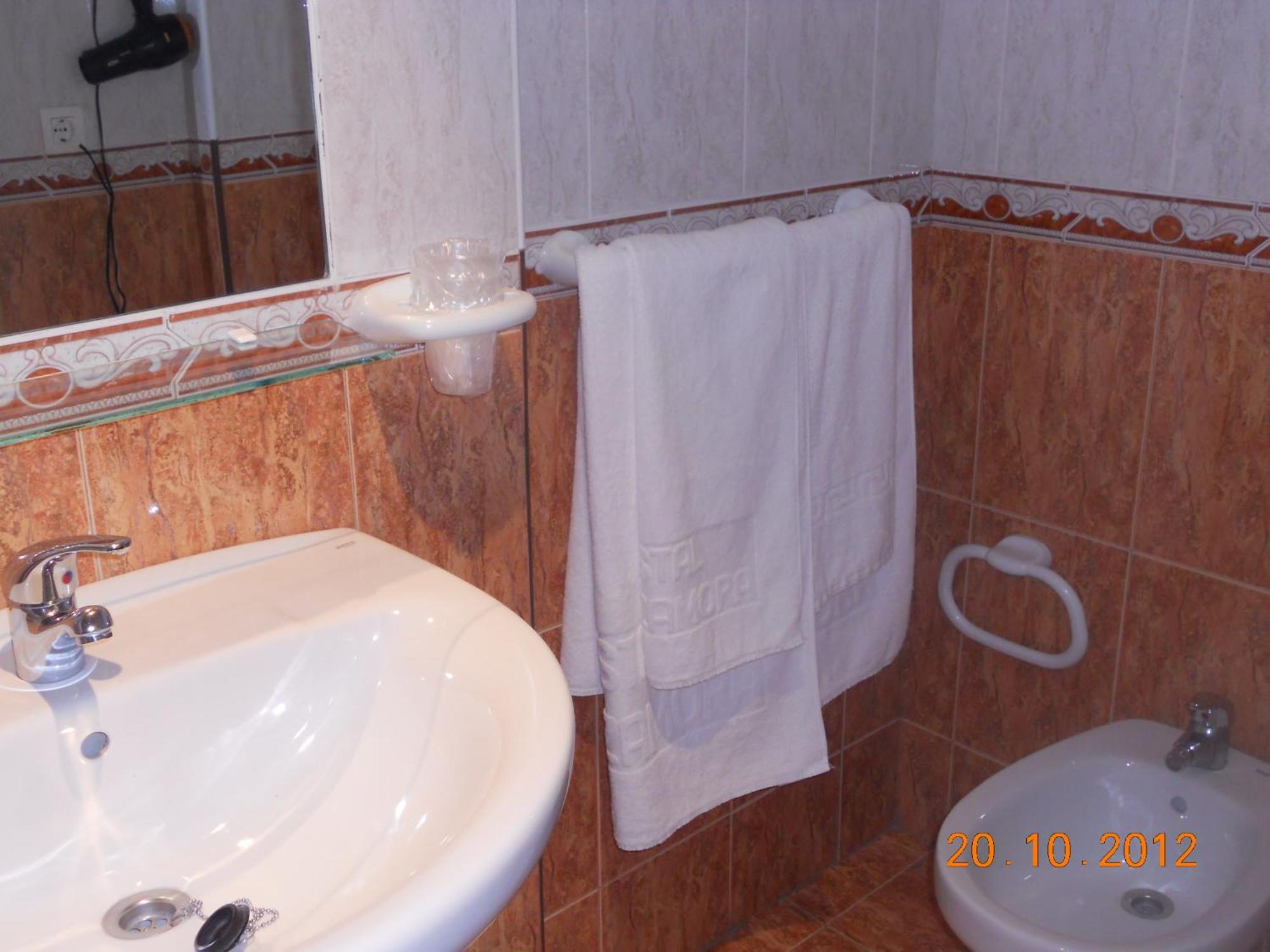 Hostal Restaurante Hermanos Zamora Palma del Río Exterior foto