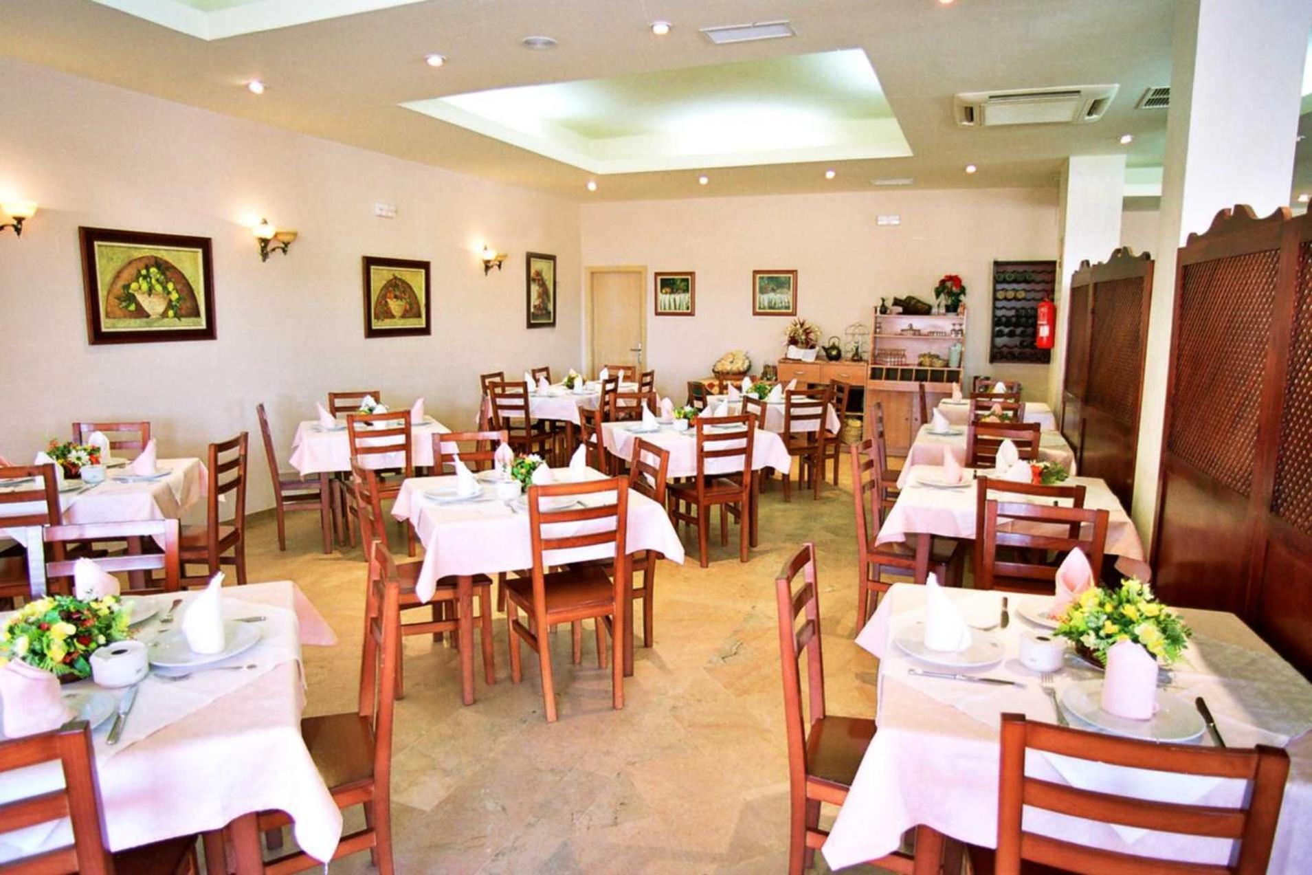 Hostal Restaurante Hermanos Zamora Palma del Río Exterior foto